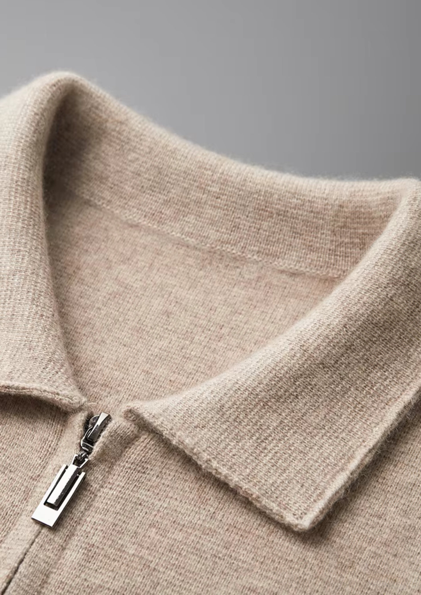 Cardigan Polo con Zip in Lana Merino Extra Fine