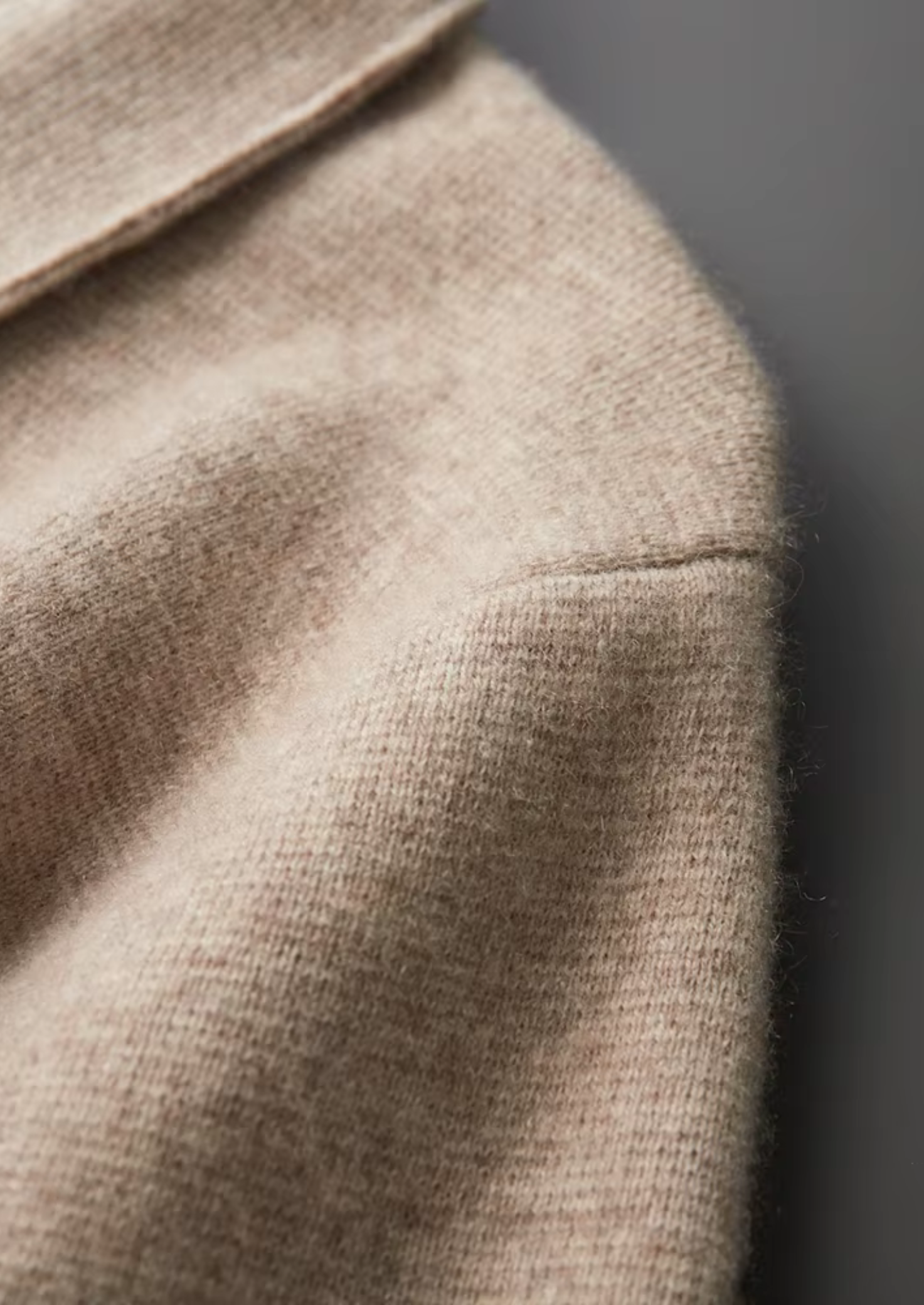 Cardigan Polo con Zip in Lana Merino Extra Fine