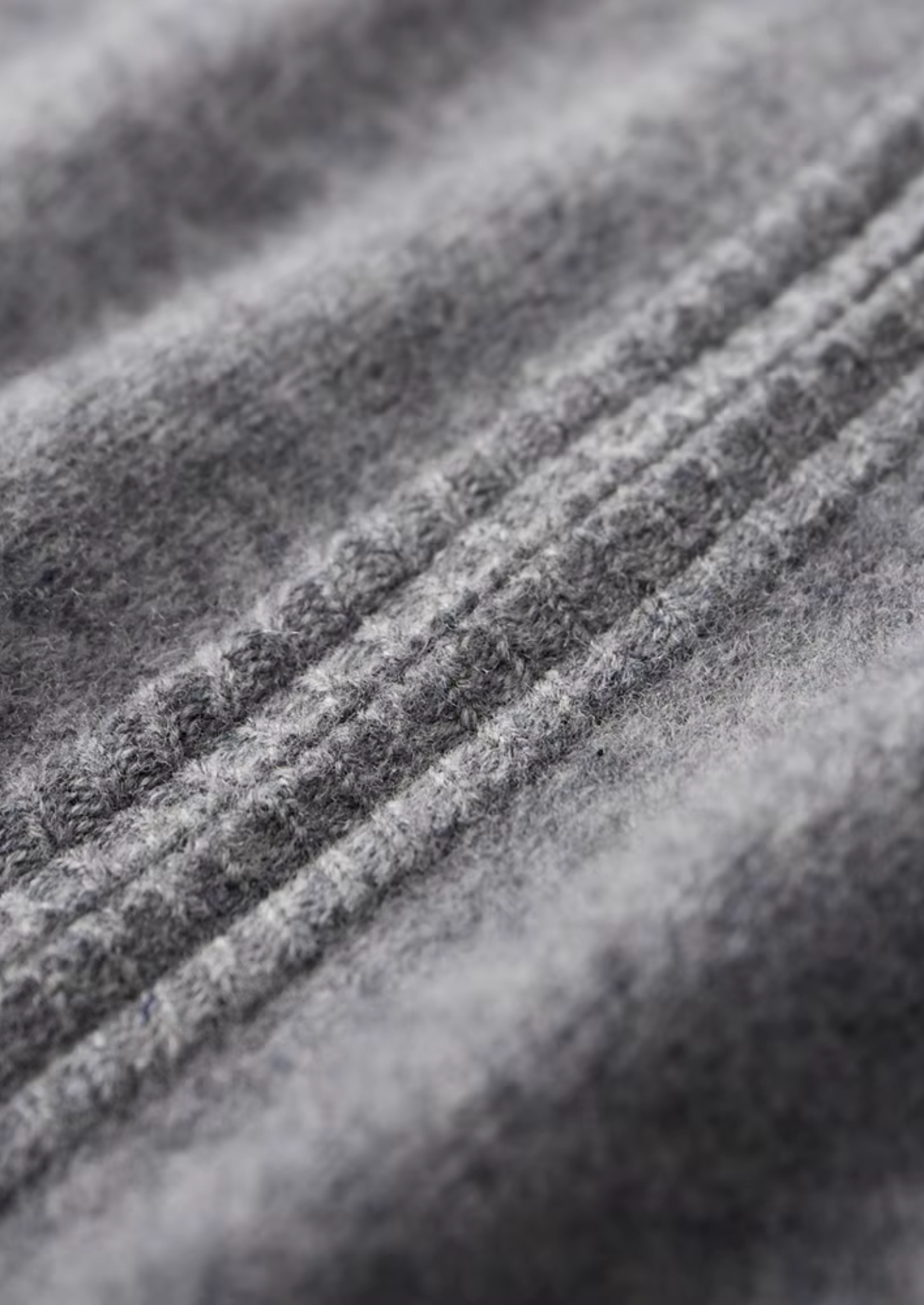 Cardigan Bicolore con Zip in Lana Merino